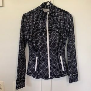 Lululemon jacket - black and white - size 6 - fitted